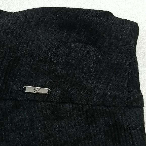 UP! Slimming Tummy Control Black & Gray Camo leggings /pants Curved Hem 12 - Picture 7 of 12